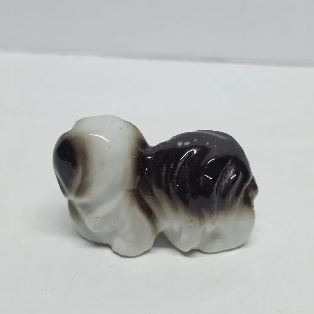 Vintage pekinese dog